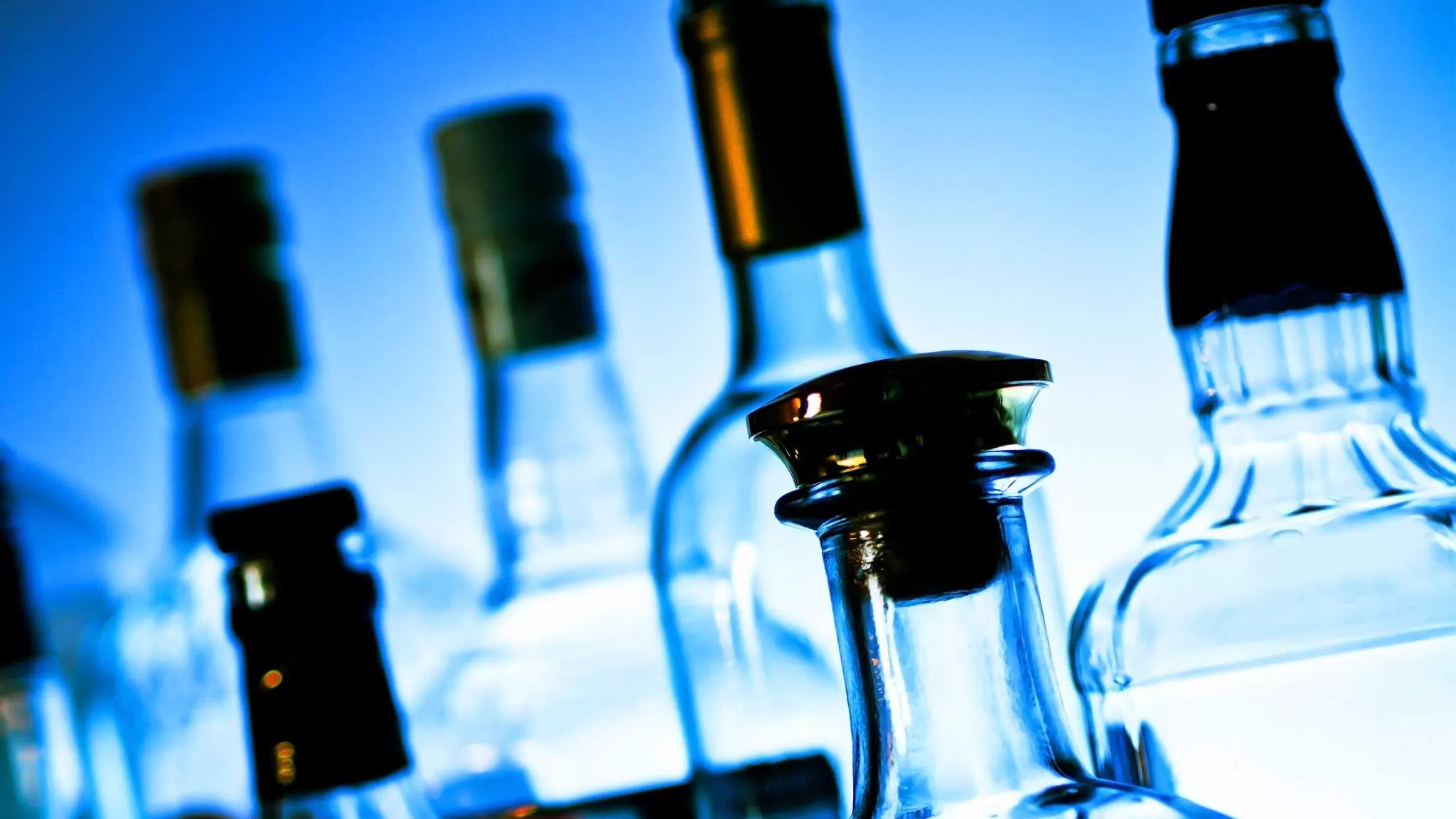 ¿Puede el alcohol causar disfunción eréctil: verdad o mito?